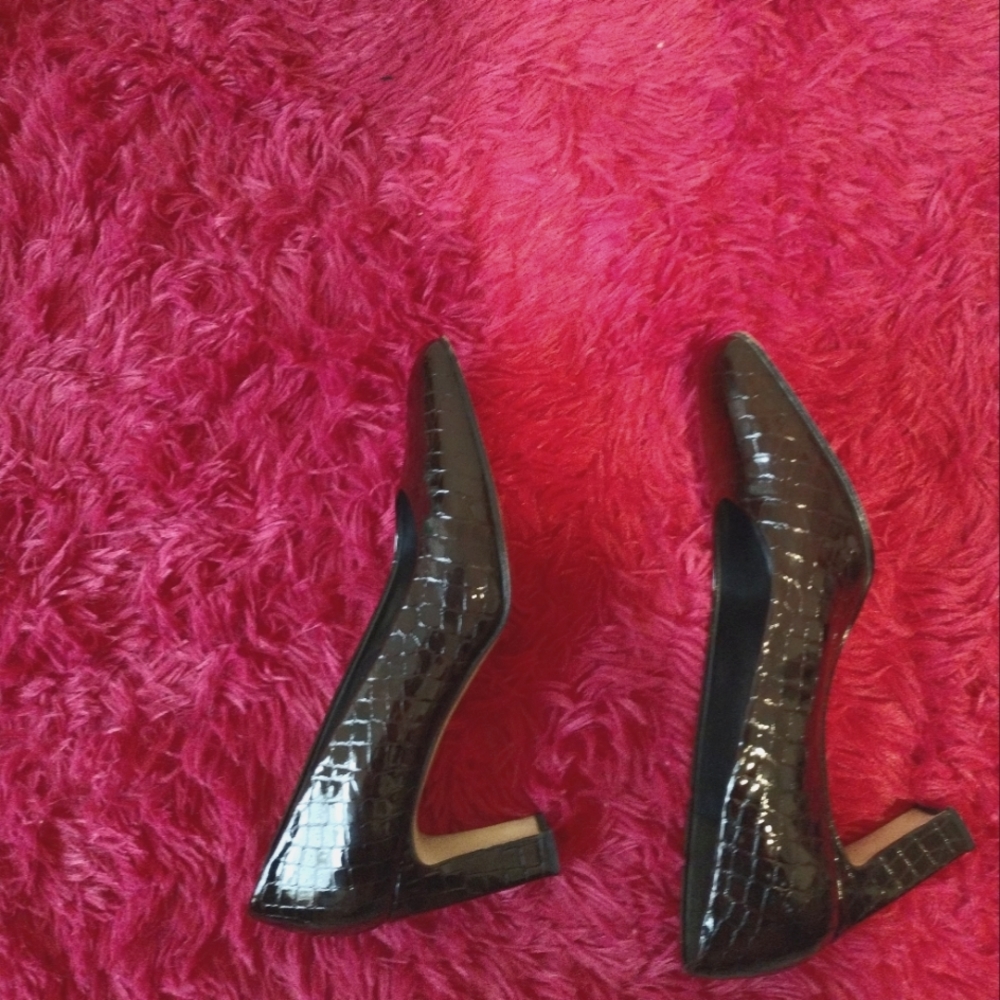 Italian leather brown thick heeled shoes, crocodile pattern good condition